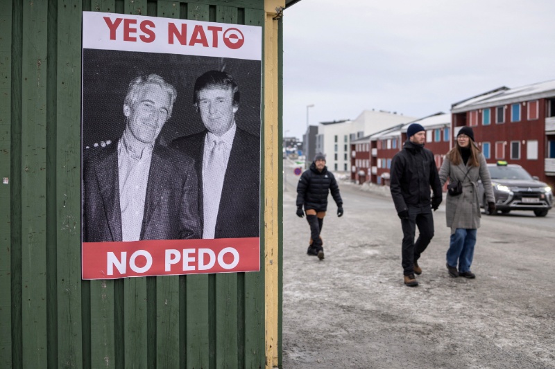 Factbox: Jeffrey Epstein’s ties to politicians, business titans and other figures