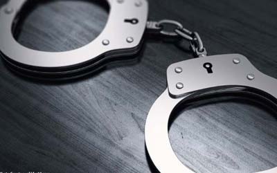 違法薬物と銃所持で男逮捕 カピス州