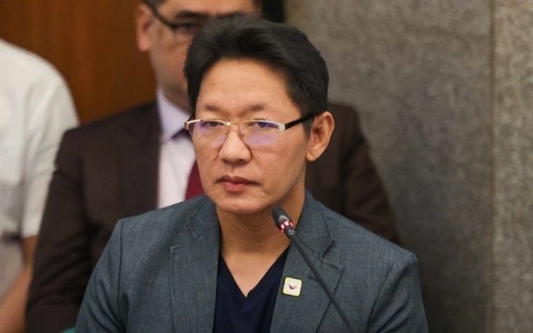 汚職疑惑のディスカヤ氏、病院搬送肩痛で