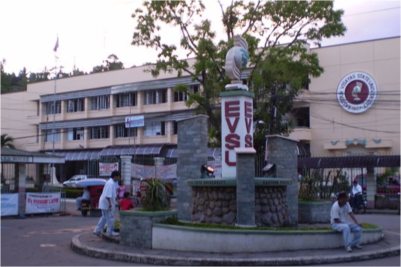 大学のSNS投稿が話題に　フィリピン人爆笑