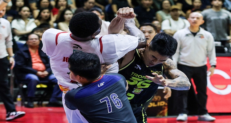 試合中乱闘のジョンソン謝罪　感情制御誓う