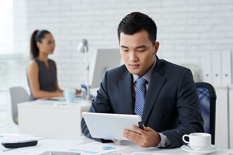 給与故意遅延で元給与担当者に非難殺到