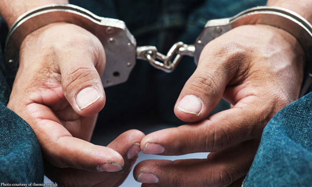 バランガイ役員逮捕、違法薬物押収