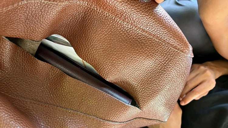 ナガ市でバッグ切り裂き被害 警戒呼びかけ