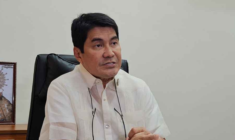 エルウィン・トゥルフォ氏、副大統領選不出馬表明