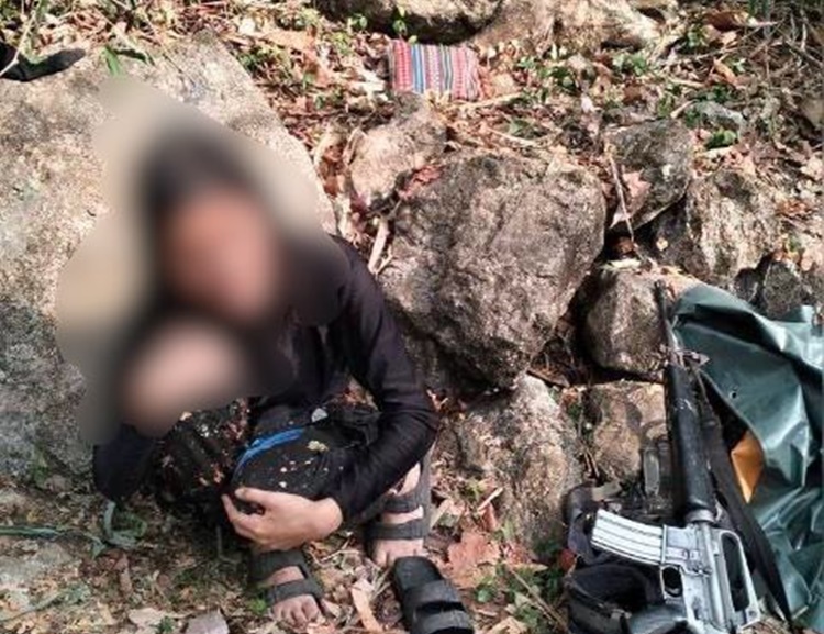 女性反乱者、銃撃戦後に仲間に置き去り