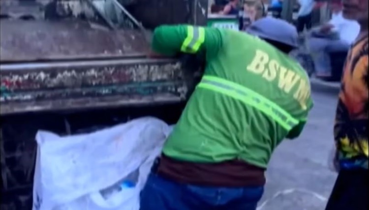 リパ市でごみ収集作業中の事故、腕重傷