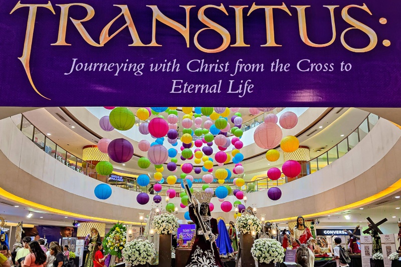 ショッピングモールで四旬節展覧会開催