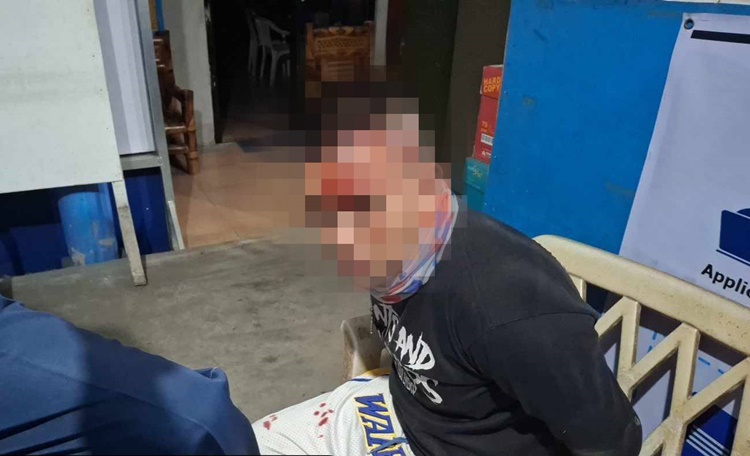 逃走中の強盗容疑者、車に追突され逮捕