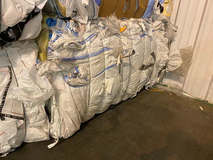 88歳の廃品回収業者、トラック事故で死亡