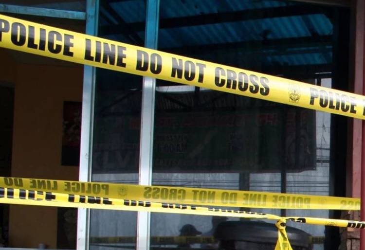 息子が父親刺殺か、不法薬物使用めぐる争い