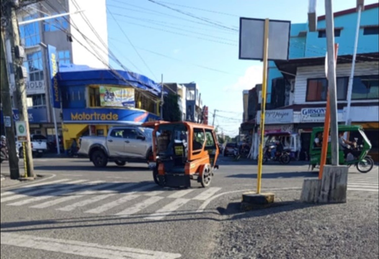 運賃トラブルで炎上 トライシクル運転手の反論