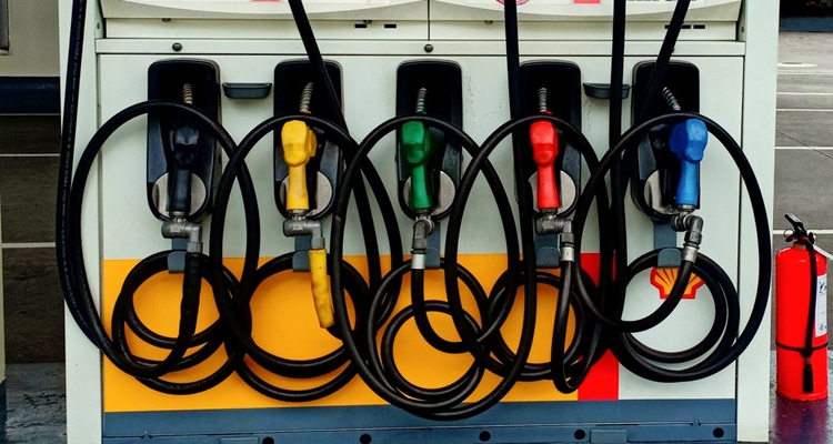 フィリピン、1億6570万リットルの油確保