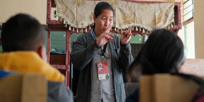 教師の負担軽減へ AI支援ツール導入