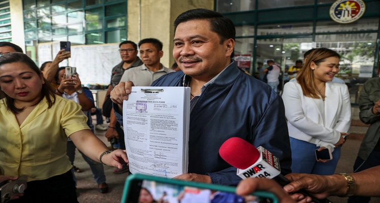 エストラダ議員、洪水対策疑惑を全面否定