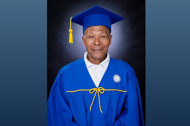 77歳の学生、農業の夢で国民を感動