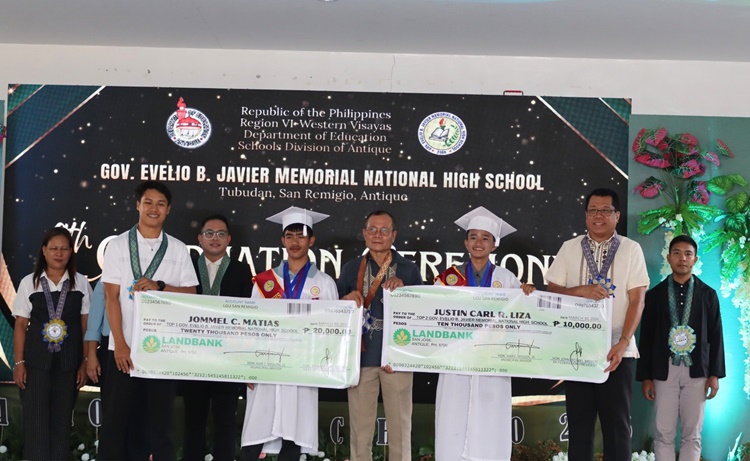 アンティーク州 優秀生徒に現金奨励金授与