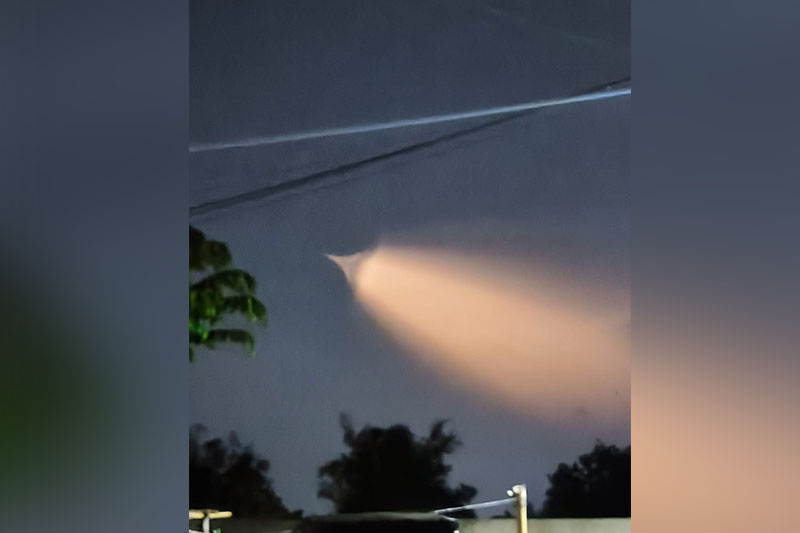 夜空に謎の光出現 パンガシナンで話題