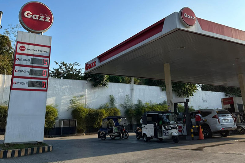 アンティポロのカフェ、ライダー81人に燃料支援