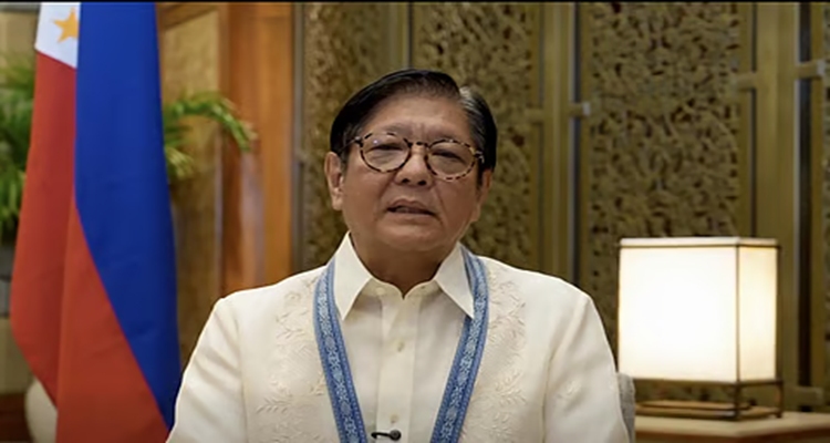 11歳少女の訴えに涙するマルコス大統領