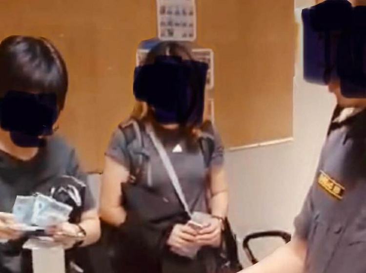 空港職員3人解雇 豪観光客から窃盗疑惑