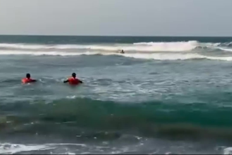カガヤンで酔客救助 海岸での危機一髪