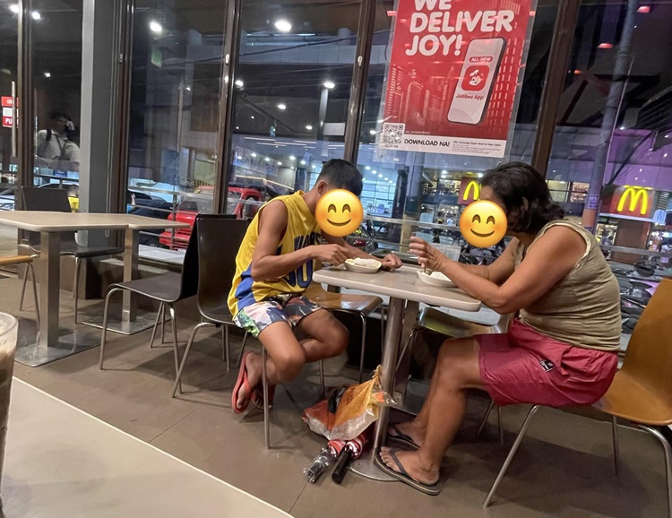 心温まる助け合い ファストフード店での一幕