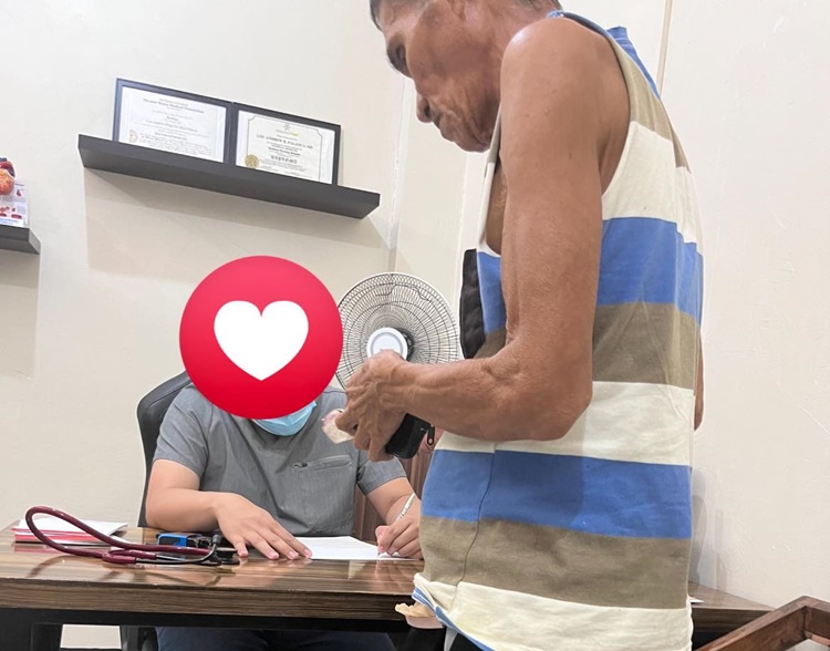 父の診察で涙、娘の思いと気づき