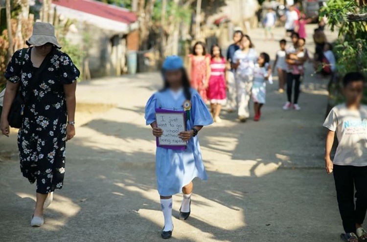11歳少女、14キロ歩き虐待訴える勇気