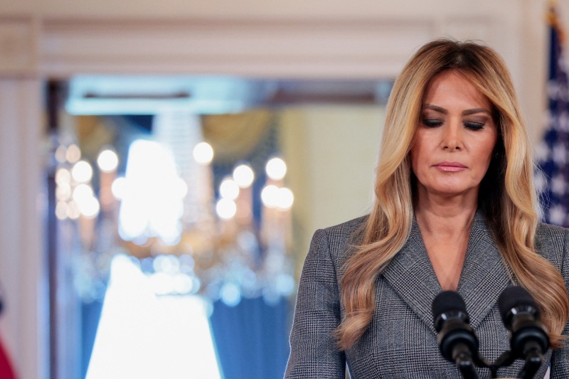 メラニア夫人、エプスタインとの関係否定