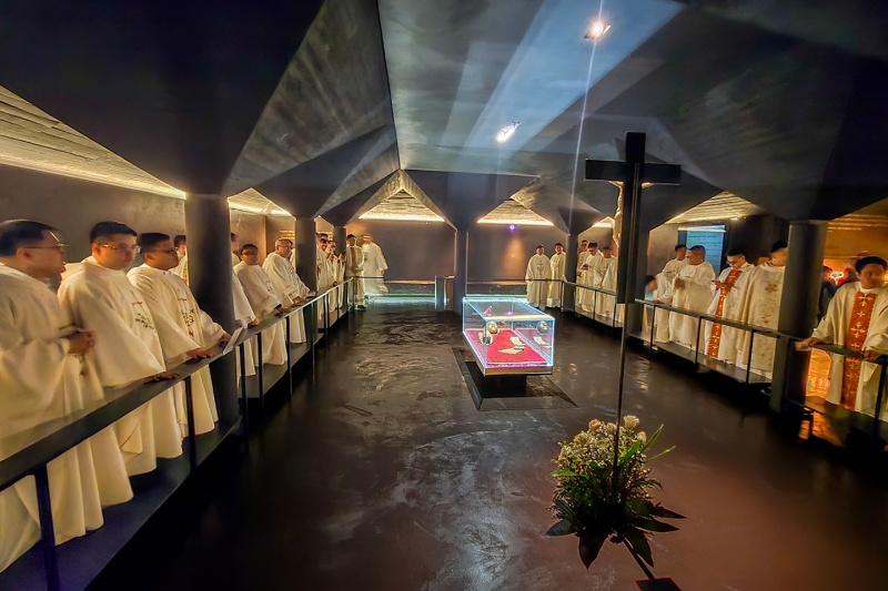 フィリピン神父団、教皇の故郷巡礼で65周年祝う