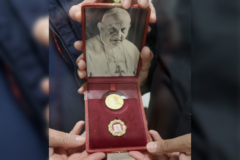 ローマのフィリピン神学校、教皇遺品受領