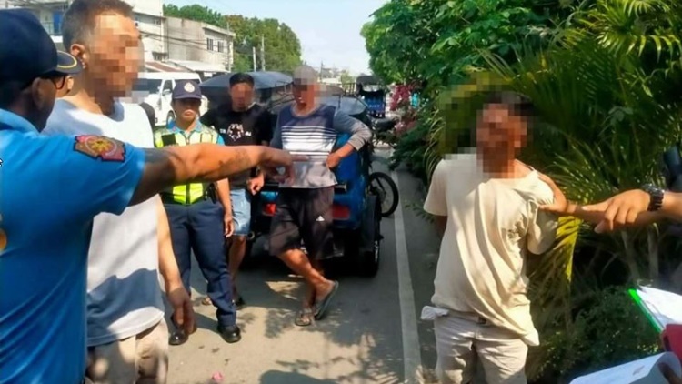 熱いコーヒーで強盗撃退 中国人男性の機転