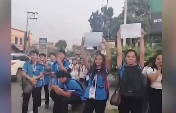 ラウニオン学生、バス減便でヒッチハイク奮闘