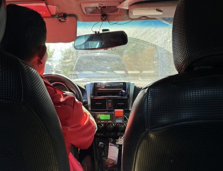 外国人チップ拒否でタクシー運転手激怒