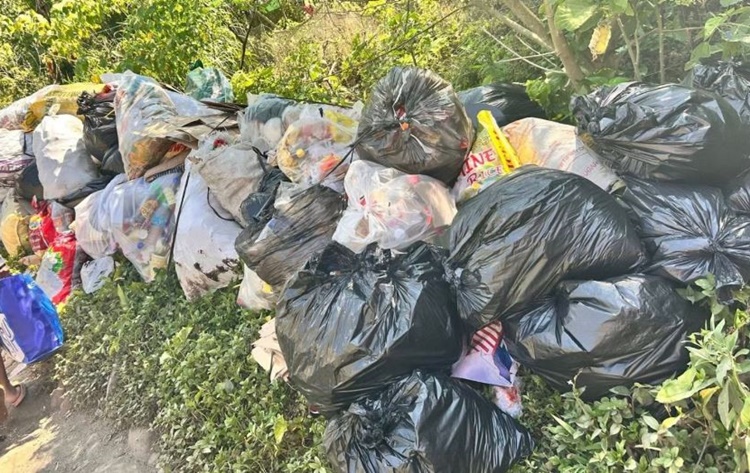 聖地バナハウ山、42袋のゴミ問題浮上