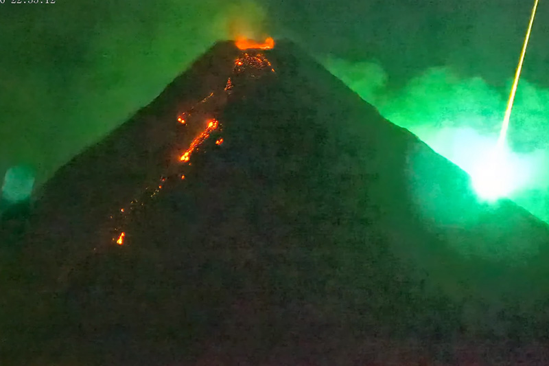 Mayon Volcano meteor