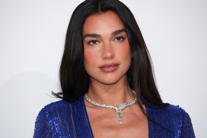 デュア・リパ、サムスンを15億円で提訴
