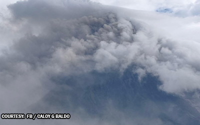 マヨン火山の噴火で4人入院、授業中止