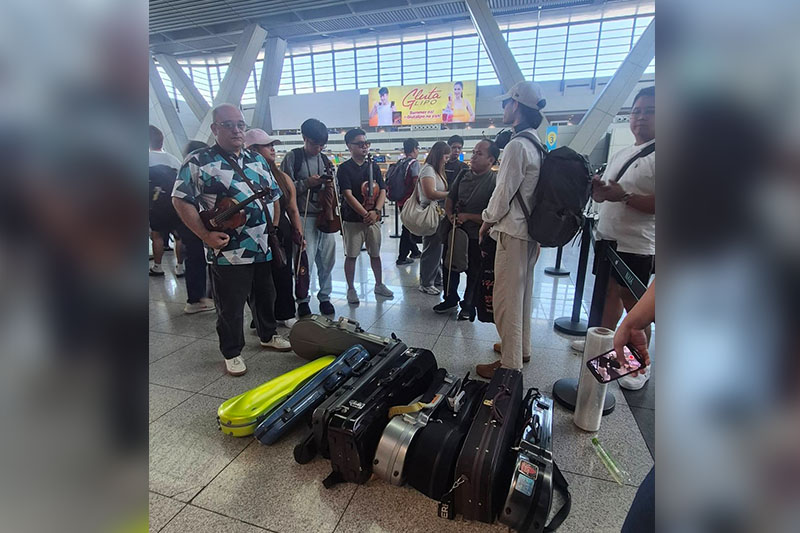 航空会社の規制に不満、バイオリン輸送問題浮上