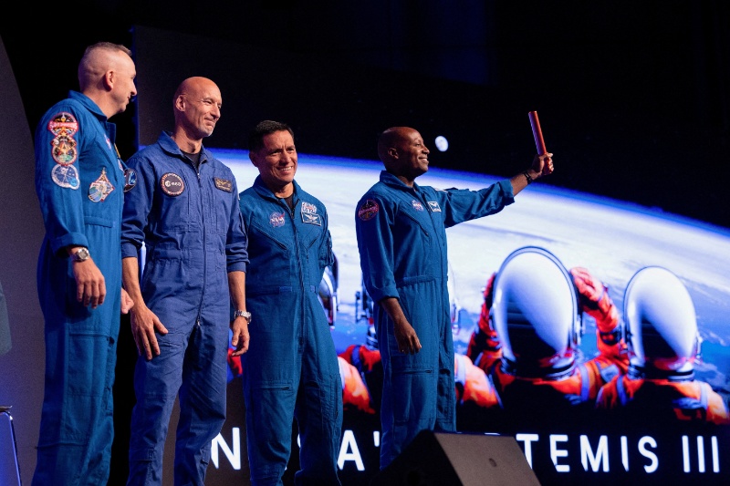 NASA、アルテミスIIIの乗組員発表と議論