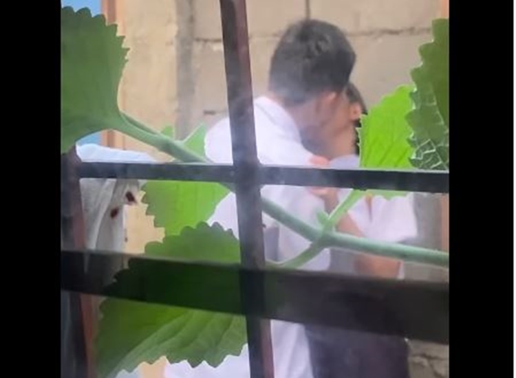 開校初日 キスで話題の学生カップル
