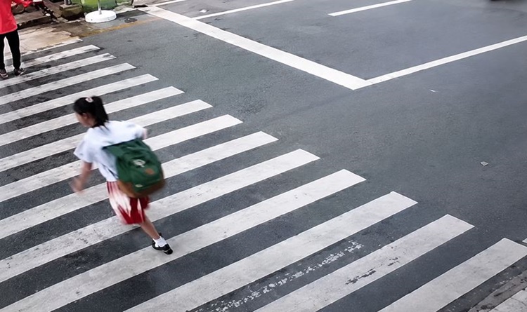 小学生、カローカンでひき逃げ被害