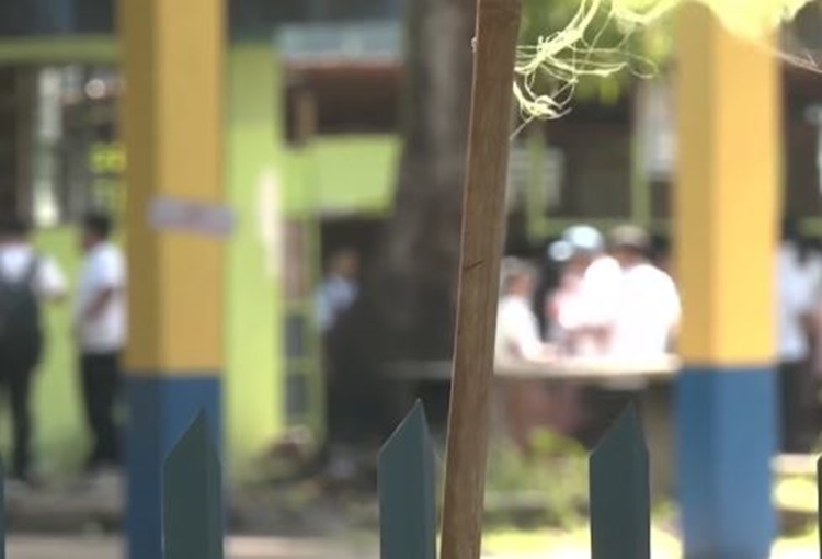 中学生が校内で違法物品所持、親に警告