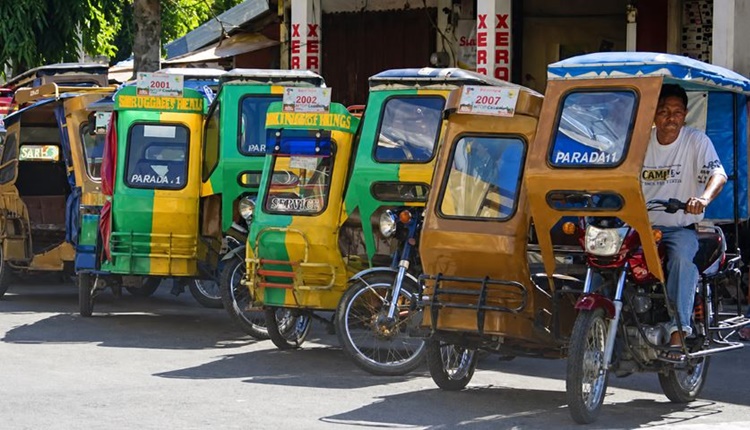 レガスピ市、三輪タクシー運転手に1,000ペソ支援