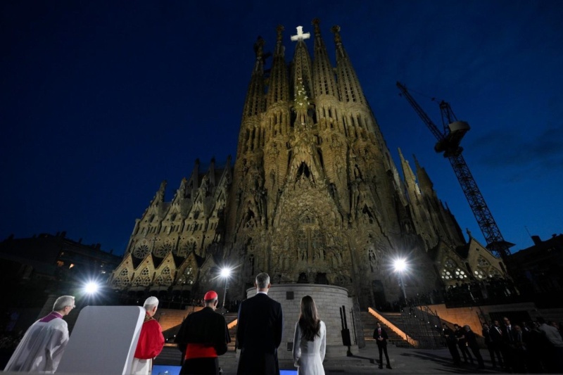 ガウディの夢実現　ローマ教皇、聖家族贈り物
