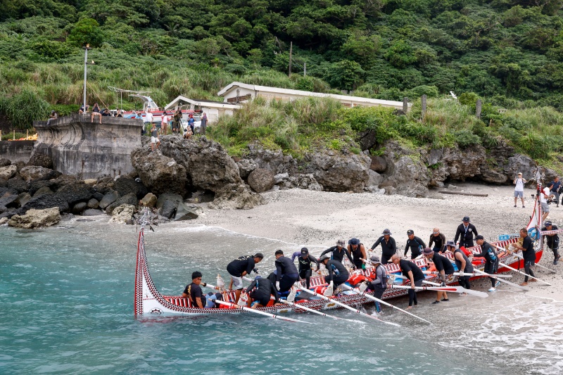 台湾先住民、伝統カヌーでフィリピンへ航海