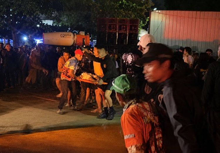 11歳少年、仲間救助中に感電死 イロイロ
