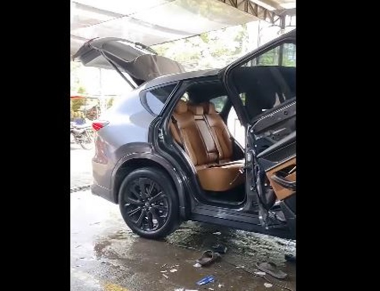 洗車場で車衝突事故 複数車両に被害