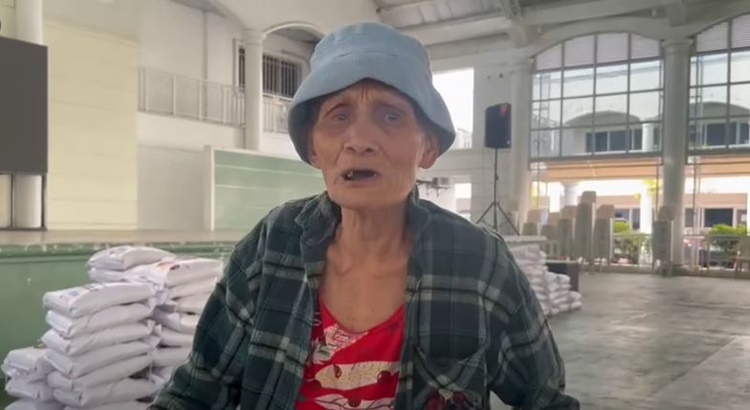 高齢女性、米配布の名簿漏れで落胆